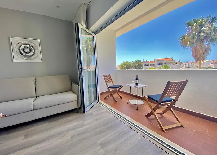 **Fresh And Cosy Appt With Pool, Fiber, Sporttv**